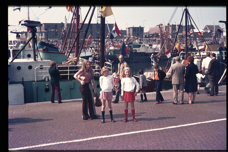 10.Scheveningen mei 1972 Petra,Brigitte,Marion.JPG